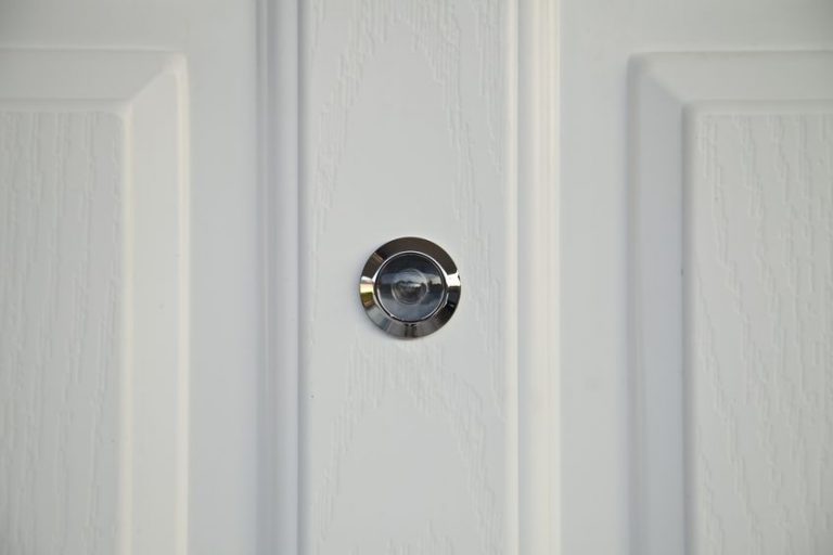 Instalación de mirillas digitales y ojos mágicos Santiago